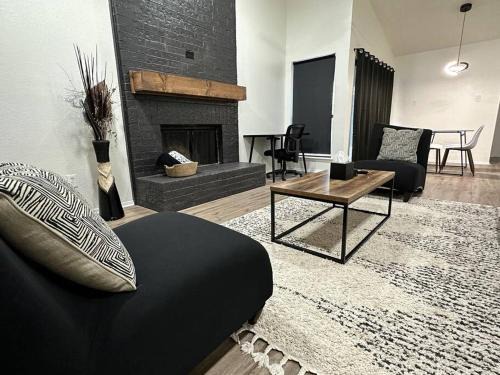 Garland Casa | Newly Updated Cozy Home