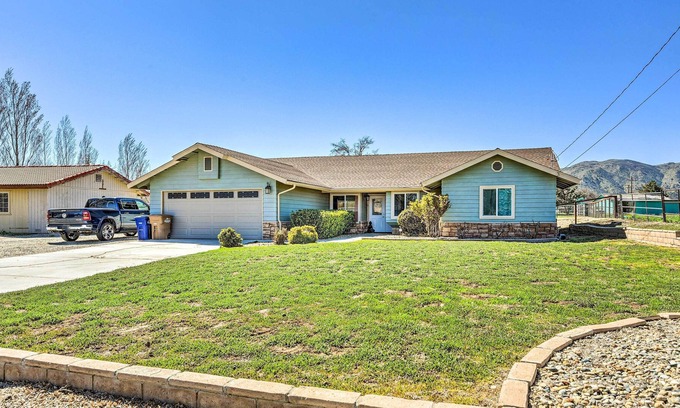 Golden Hills Casa | Newly Updated, Dog-Friendly Peakview House!