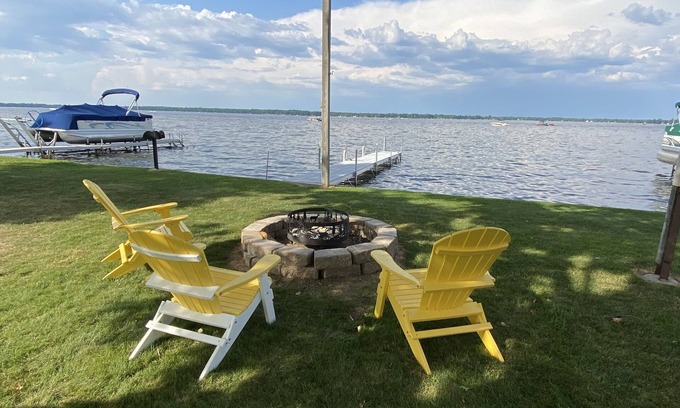 Prudenville Casa | Newly updated Lakefront Houghton Lake home - close to popular sandbar.
