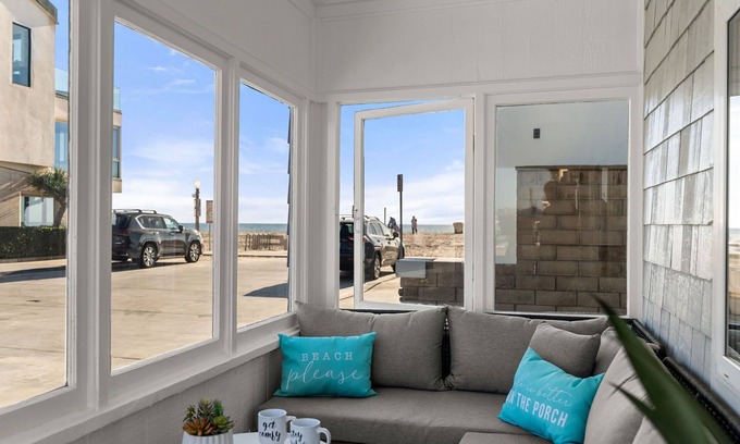 West Newport Cabaña | Newly Updated! - Oceanview Sea Gem Cottage- Bikes/ Boards,10 sec walk to beach