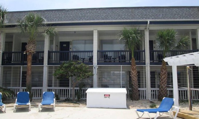 Saint Helena Island Complejo | Newly Updated Poolside Studio Steps from Beach, Sandbar, & Tennis