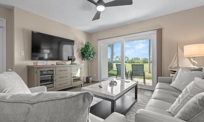 Isla del Sol Apartamento | Newly Updated St. Pete 2-BR Condo on Isla Del Sol