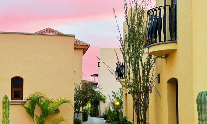 Nopolo Casa | Newly Updated Villa Oceanview in Coveted Founders pets too