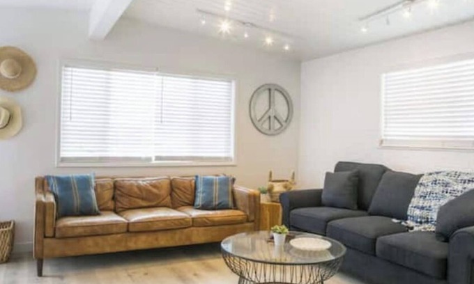 Balboa Peninsula Casa | Newly updated!! Vintage Vibe, Spacious 2Br 1Ba w beach gear parking