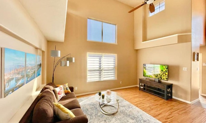 Barker Casa | Newly Upgraded w a quiet neighborhood