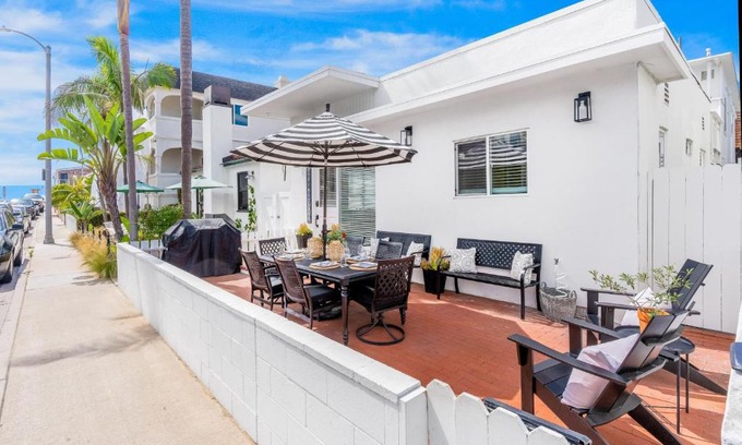West Newport Casa | Newport Cottages A & B