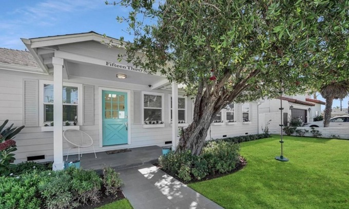 Santa Ana Heights Casa | Newport Heights Family Home. 4Bdrm/3- Full bath.Walking Distance to ALL