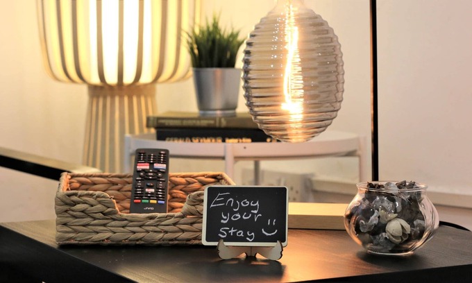 Adamsdown Casa | Newport Road Terrace (Sleeps 10)