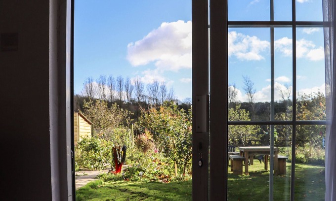 Duncannon Cabaña | NEWTOWN LODGE, pet friendly in Duncannon, County Wexford