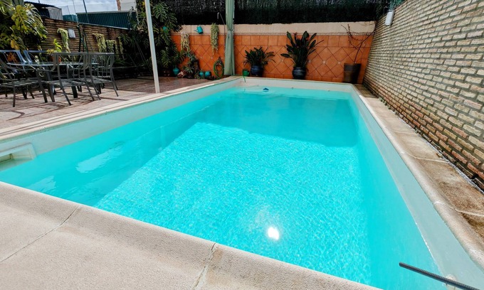 San Juan de Aznalfarache Casa | Junto al Metro y ¡al Centro de Sevilla!Gran vivienda con piscina privada.