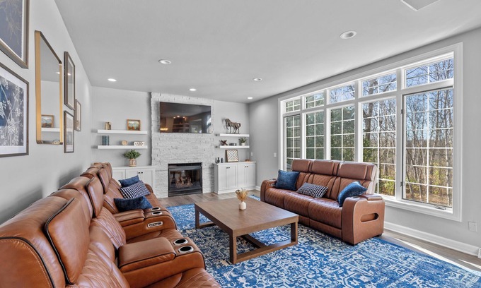 Green Bay Casa | Next Level~100K Game Room~ Sleeps 20~ Pool~Spa