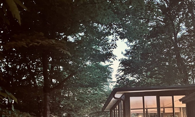 Tobyhanna Cabaña | Next to Camelback SKI and lakes PoconoWoods cabin overlooking a forest