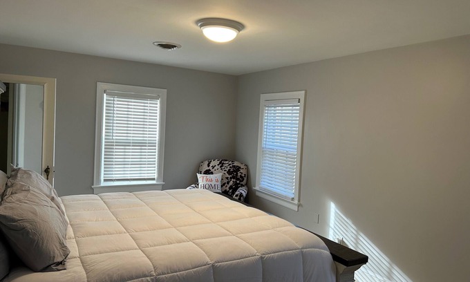 Miller Southside Casa | Next to campus! Easily walk to downtown and other amenities.