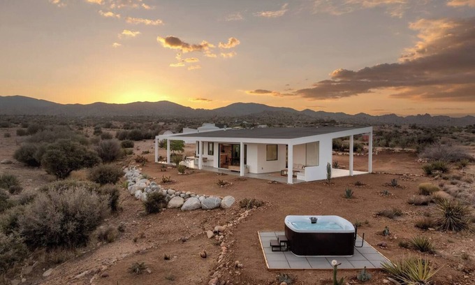 Pioneertown Casa | Nexus By The CoHost Company