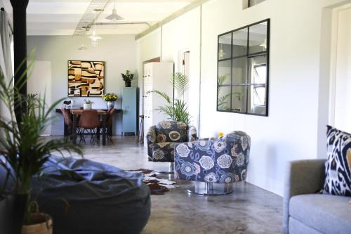 Drummond Apartamento | Nguni Place - a self-catering, modern apartment.