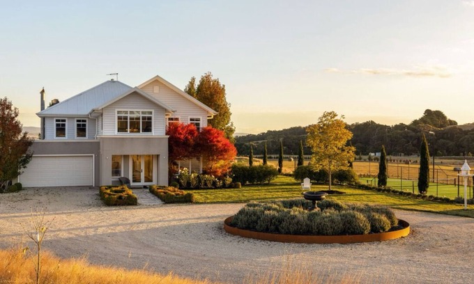 Lancefield Otro | Hamptons inspired Farmhouse getaway close to town.
