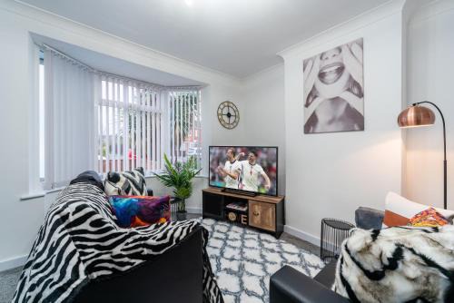 Hull Casa | Nhyira Private Parking CHic Three Bedrooms Garage 2 Shower rooms Classy Home