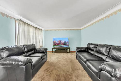 Cheektowaga Casa | Niagara Falls, Highmark, Buffalo Vacation House