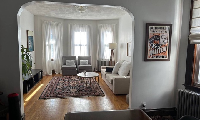 Metropolitan Hill - Beech Street Condominio | Nice 1-bedroom condo in Boston