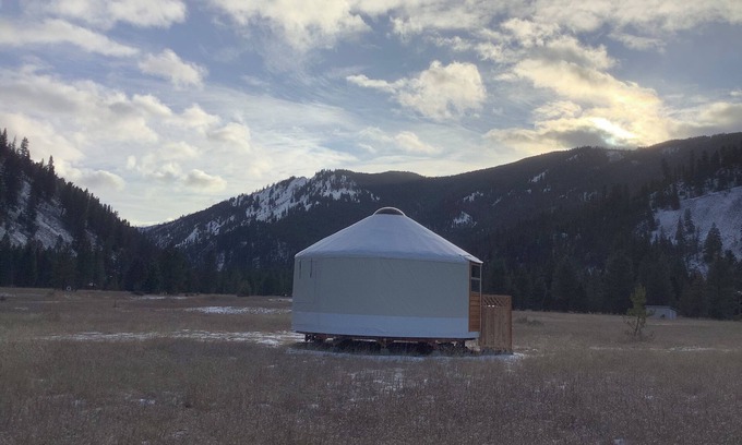 Drummond Cabina | Nice 1-bedroom off grid yurt no Wi-Fi yurt 22 miles up Rock creek.