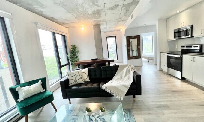 Cite Multimedia Apartamento | Nice 2-bedroom apt in Old Port, featuring stylish decor modern amenities and a fantastic location.