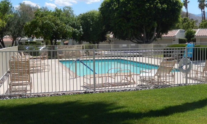 Cathedral City Condominio | Nice 2-bedroom condo with AC in Cathedral Canyon Country Club