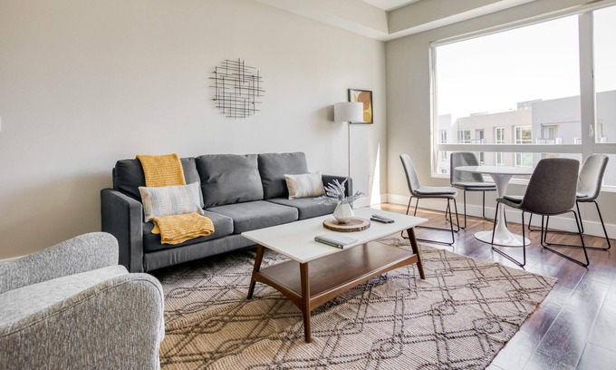 Santa Clara Apartamento | Nice 2BR in Santa Clara, Parking + Pet-Friendly
