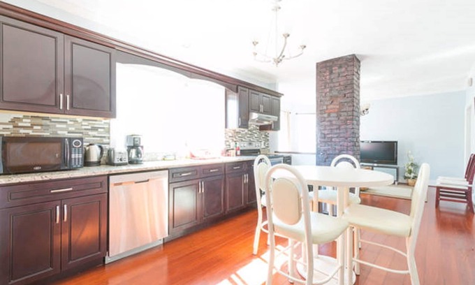 East Somerville Apartamento | Dormir 8-10 invitados, Wi-Fi, 2. 5 baños, 7 minutos para desnudarse