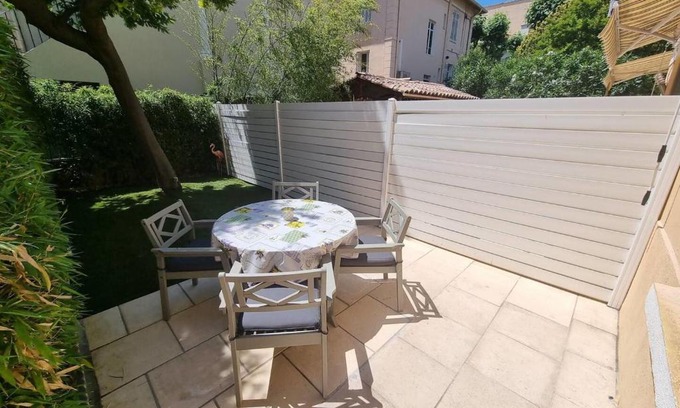 Saint-Raphael Apartamento | Nice 43m with garden near the Old Port