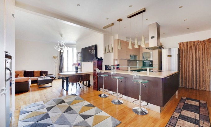 Neuilly-sur-Seine Apartamento | Bonito 90m² 2 dorm cerca Campos Elíseos, aire acon