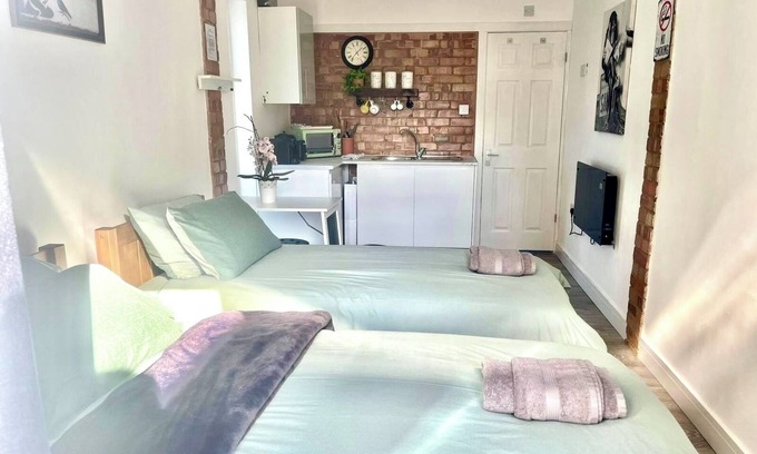 Luton Apartamento | Nice and Cosy Large Studio Near Luton Airport!