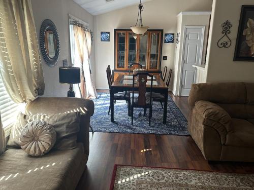 Winston - Salem Casa | Nice and Simple Country Home