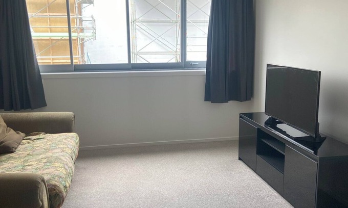 Mount Albert Apartamento | Nice and tidy 3 bedrooms apartment, free parking, Close to mall, bus, Eden Park
