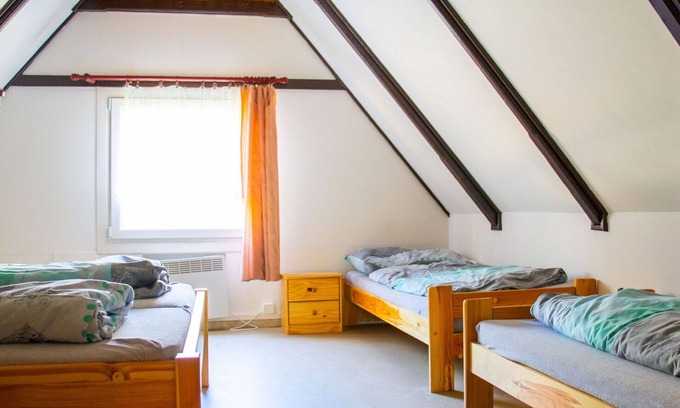 Hradec Kralove Casa | Precioso apartamento en villa para 12 personas con WIFI, TV, patio y mascotas permitida