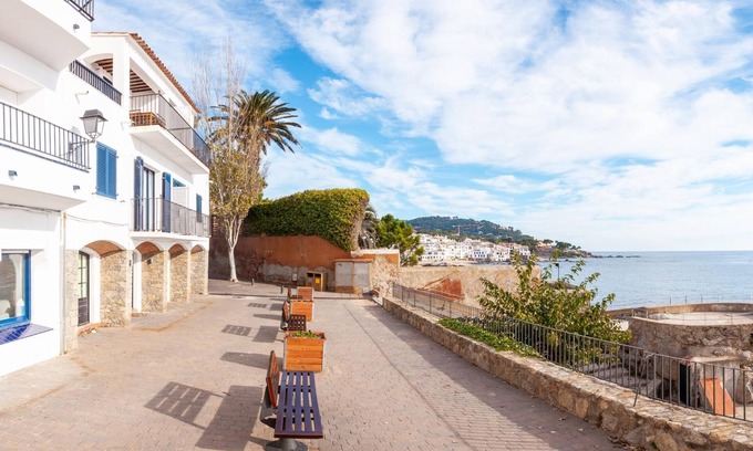 Calella de Palafrugell Apartamento | Bonito apartamento en la primera línea del mar