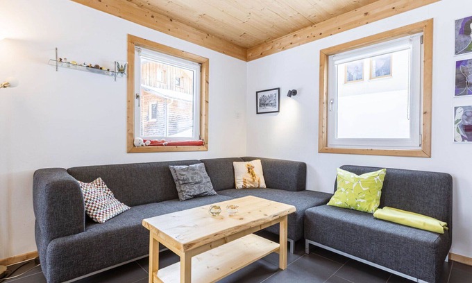Annaberg-Lungoetz Casa | Bonito apartamento en villa con piscina, WIFI, TV, terraza, mascotas permitida y aparcamiento
