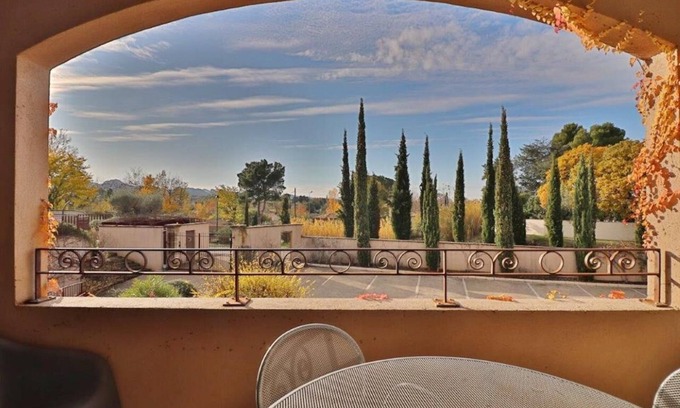 St.-Remy-de-Provence Apartamento | Nice Apartment with Terrace in Saint-Remy-de-Provence