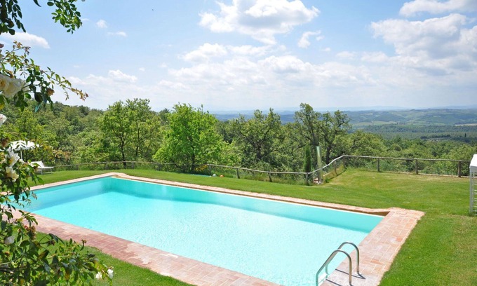 Castelnuovo Berardenga Apartamento | Hermoso apartamento con piscina, WIFI, mascotas permitida, vista panorámica y aparcamiento