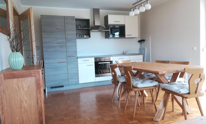 Augsdorf Apartamento | Bonito apartamento para 5 personas con WIFI, TV, balcón y aparcamiento
