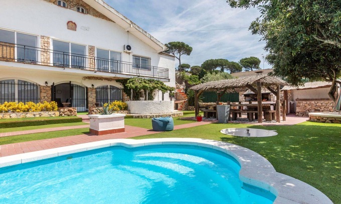 Macanet de la Selva Casa | Precioso apartamento en villa con A/C, WIFI, piscina privada, TV, patio y aparcamiento