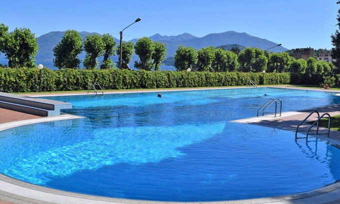 Porto Valtravaglia Apartamento | Precioso apartamento para 5 personas con WIFI, piscina, TV, balcón y aparcamiento