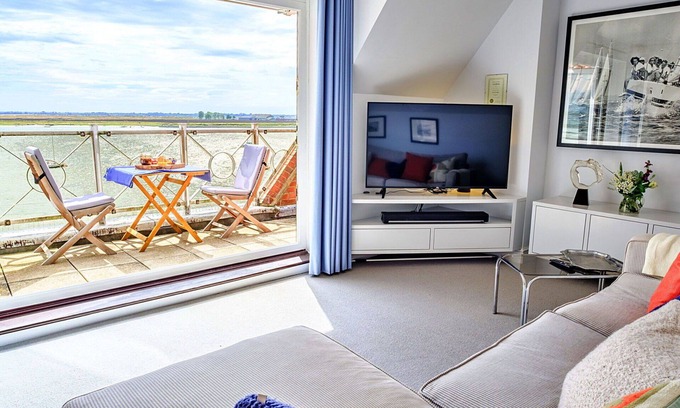 Burnham-on-Crouch Apartamento | Bonito apartamento para 5 personas con WIFI, balcón, mascotas permitida y aparcamiento