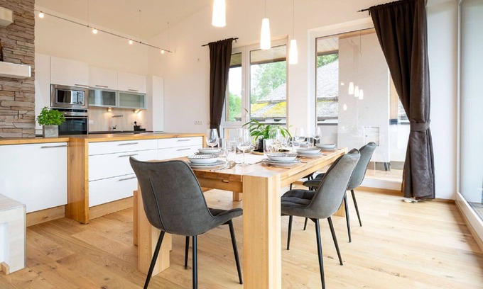 Eben im Pongau Apartamento | Precioso apartamento para 8 personas con TV y aparcamiento