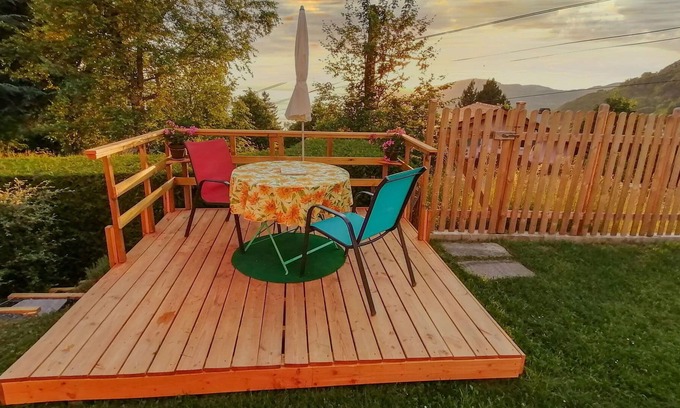 Glion Apartamento | Hermoso apartamento para 3 personas con WIFI, patio y aparcamiento