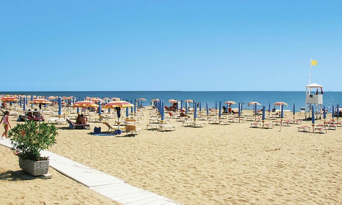 Jesolo Pineta Apartamento | Acogedor apartamento para 4 personas con A/C, TV, balcón, mascotas permitida y aparcamiento