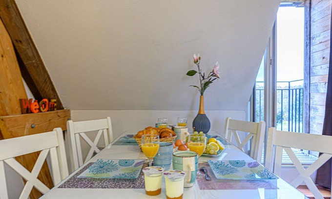 Baden Apartamento | Acogedor apartamento con piscina, WIFI, TV, balcón, vista panorámica y aparcamiento