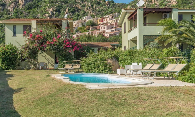 Costa Rei Apartamento | Acogedor apartamento para 4 personas con A/C, piscina, terraza, mascotas permitida y aparcamiento