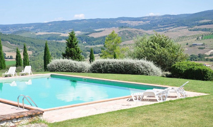 Il Poggio Apartamento | Bonito apartamento con piscina, WIFI, TV, mascotas permitida, vista panorámica y aparcamiento