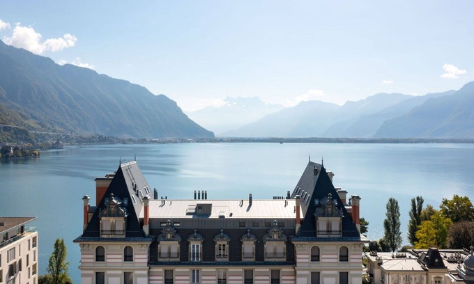 Montreux Apartamento | Hermoso apartamento con A/C, WIFI, piscina, jacuzzi, TV, terraza, vista panorámica y aparcamiento