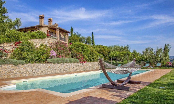 Allerona Apartamento | Apartamento con piscina, WIFI, TV, patio, mascotas permitida, vista panorámica, aparcamiento